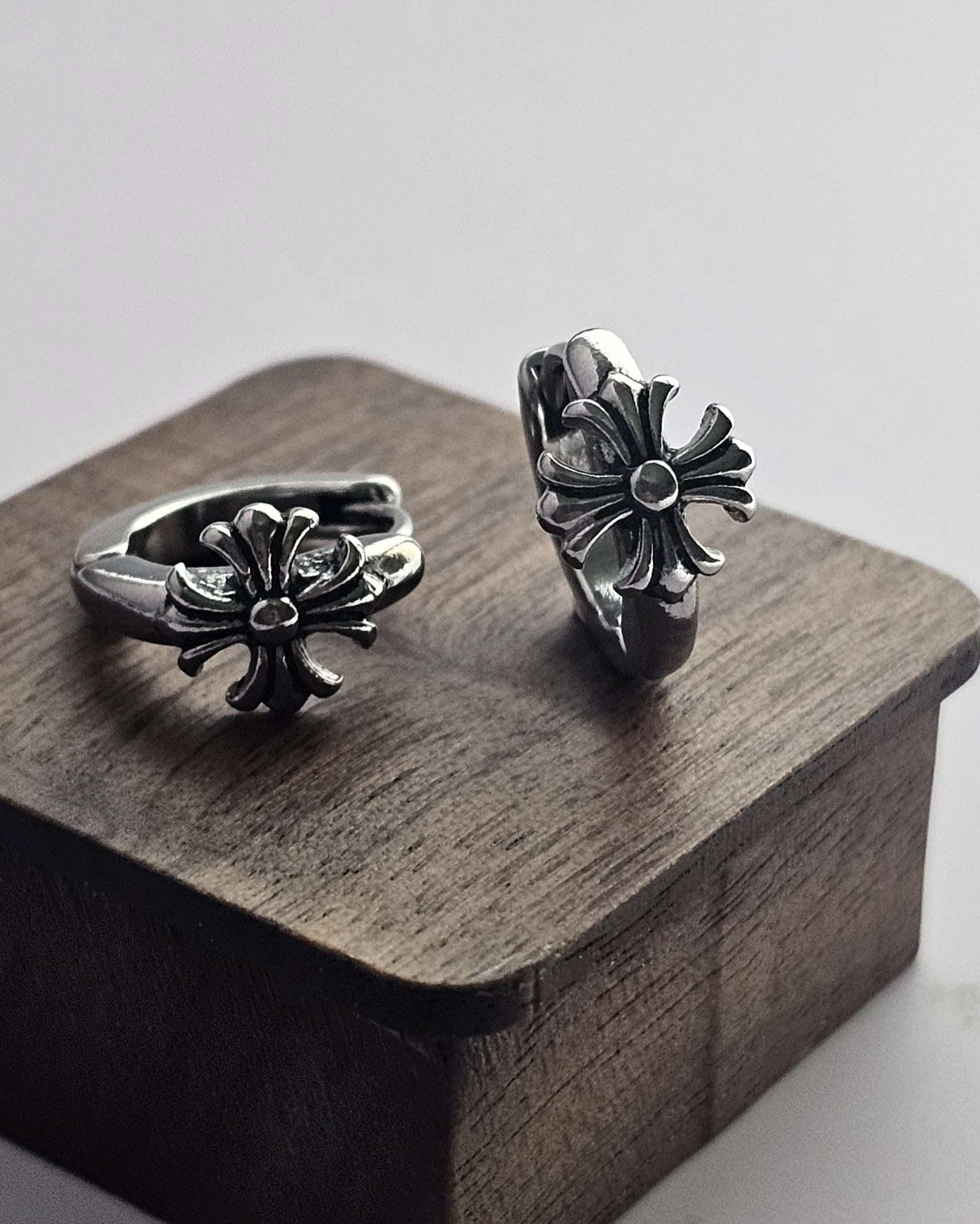 EARRING